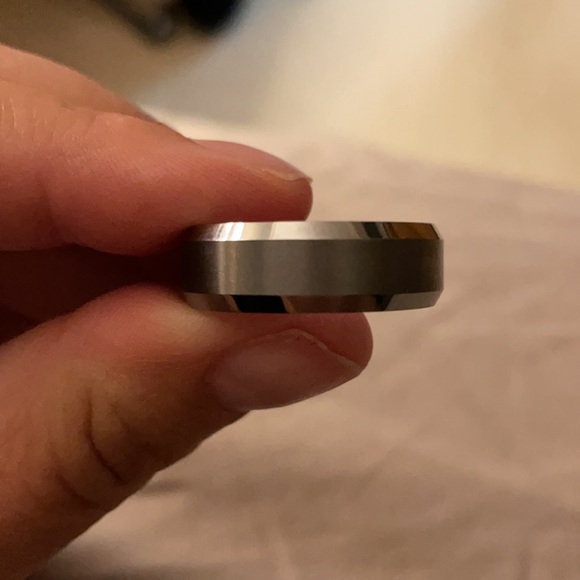 Men’s Tungsten Ring - Picture 3 of 8